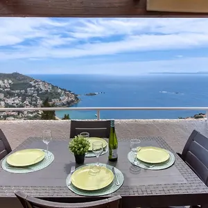 https://villa-buraux.catalonia-hotels.com